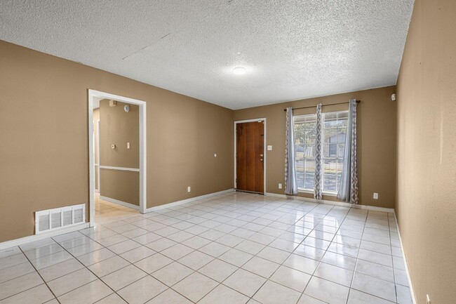 Photo - 9407 N Creek Dr