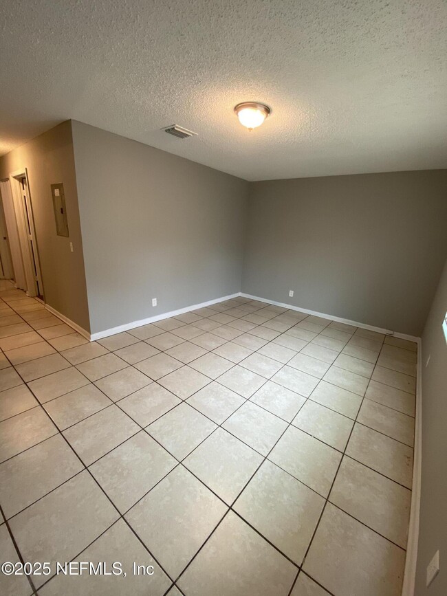 Photo - 9443 Sibbald Rd