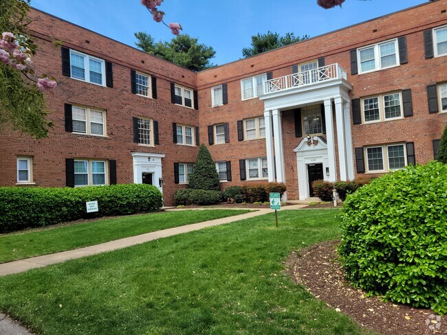 Building Photo - 2109 Suitland Ter SE Unit Fairfax Village Rental