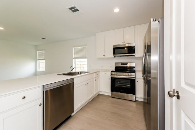 Photo - 16118 Hatton Dr
