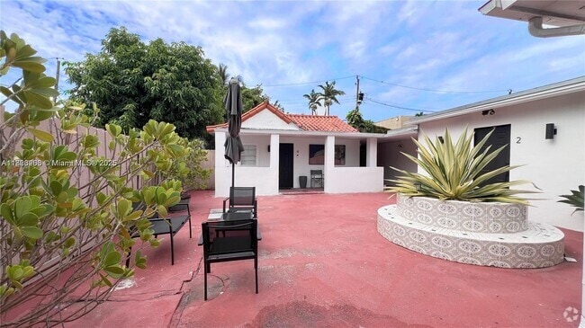 Building Photo - 1950 SW 5th St Rental