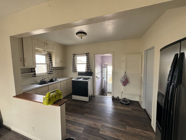 Building Photo - Charming & Affordable 1-Bedroom Home