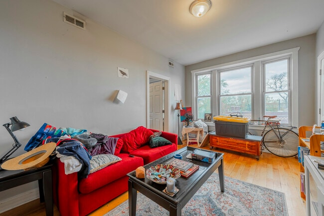 Photo - 3025 W Diversey Ave Unidad 3