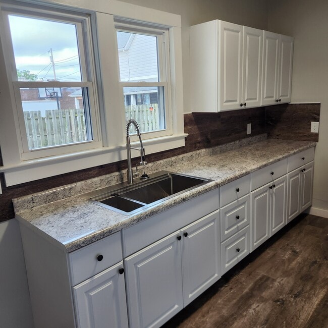 212 1st St NW Unit first lower