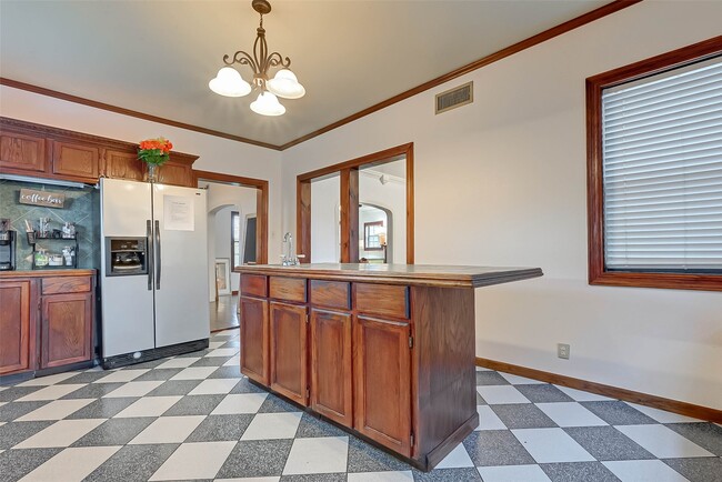 Photo - 2412 Oakdale St