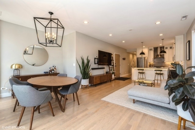 2429 W Augusta Blvd Unit 002