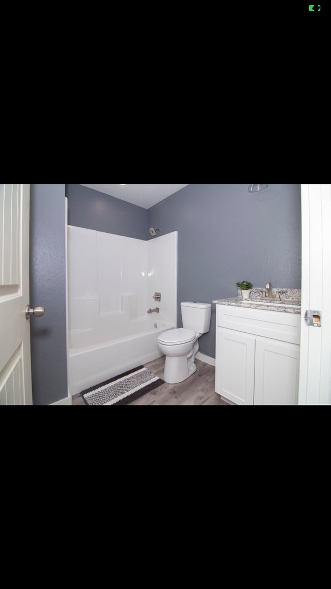 Photo - 305 S 12th St