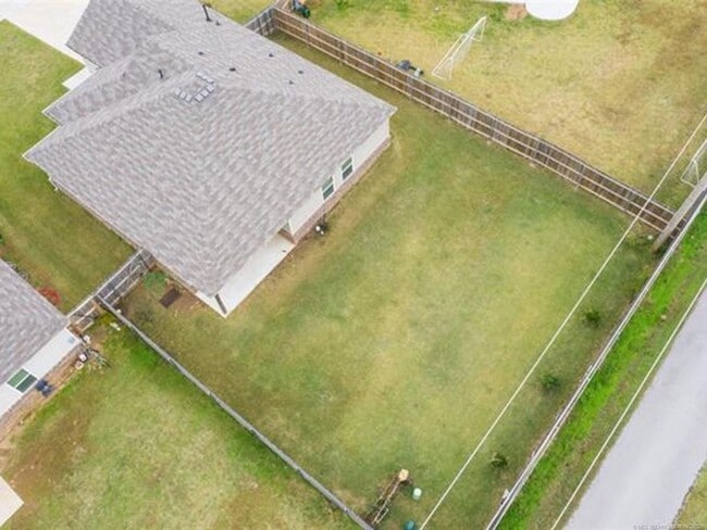 Photo - Spacious 3 Bed 2 Bath Home with 2 car garage and large backyard. Broken Arrow Schools!