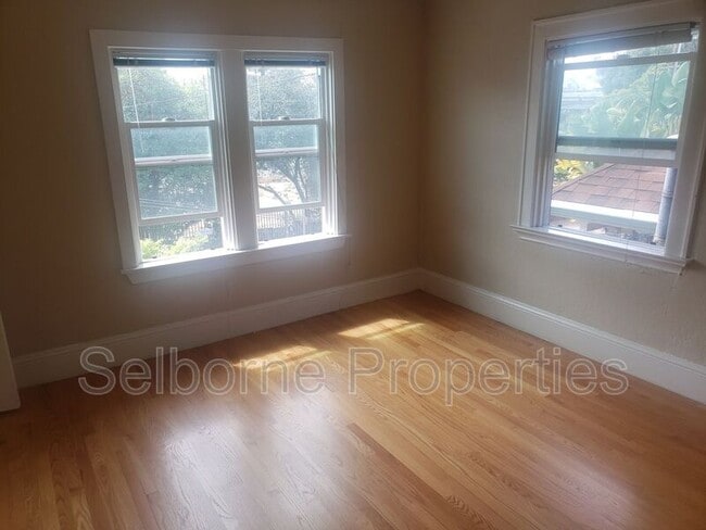 Photo - 546 Merrimac St