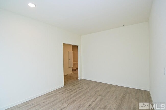 Photo - 2566 River Hatchling