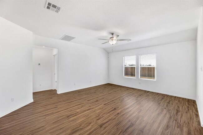 Photo - 303 Chickasaw Ln