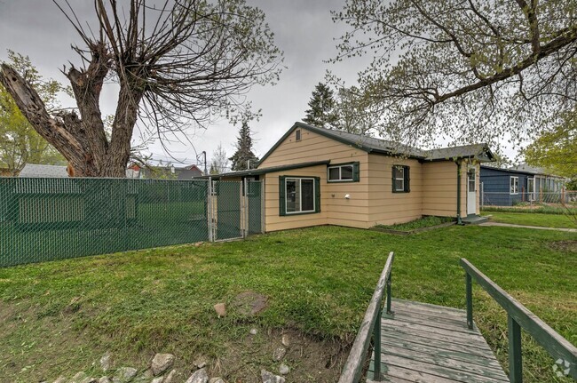 Building Photo - 2 Bed - 1 Bath - Pet Friendly Rental
