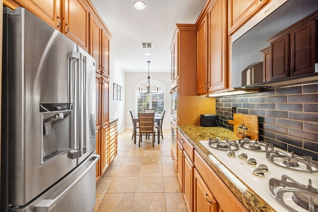 40201 Calle Santaclaudia