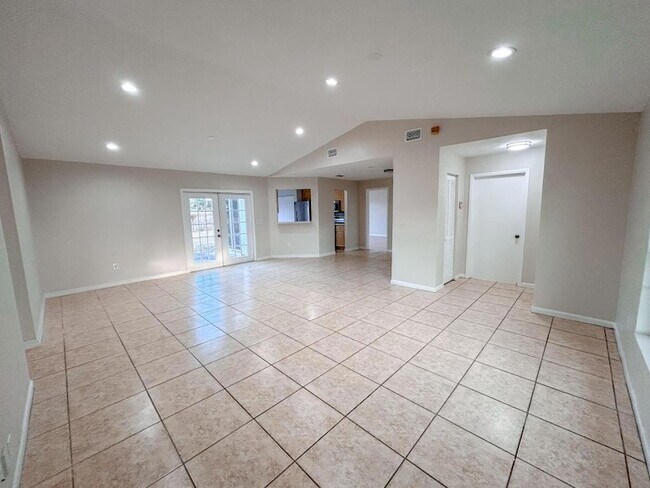 Photo - 1901 SW McAllister Ln