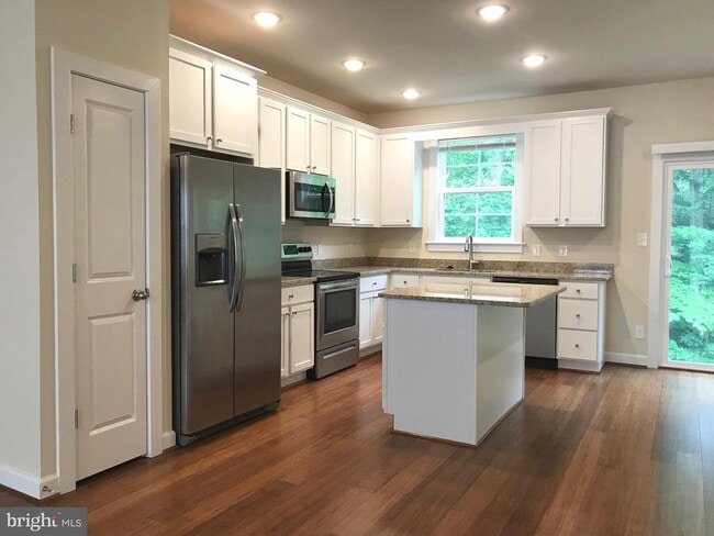 Building Photo - 80 Andrews Pl