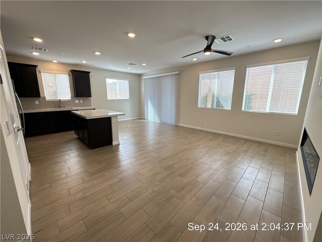 Photo - 8621 Faxom St