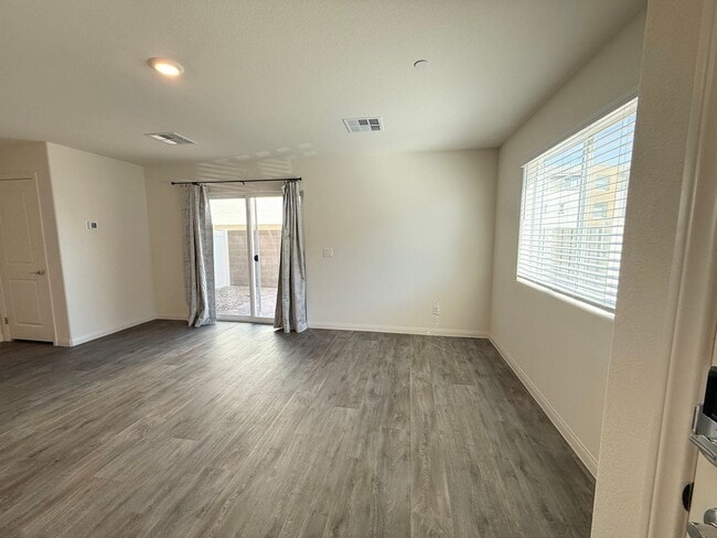 Photo - Modern Townhome Near Lone Mountain | Gated & Pool