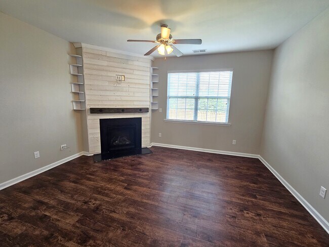 Photo - 310 Cabot Hill Ln