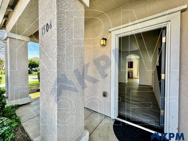 Photo - 1504 Cat Tail Dr