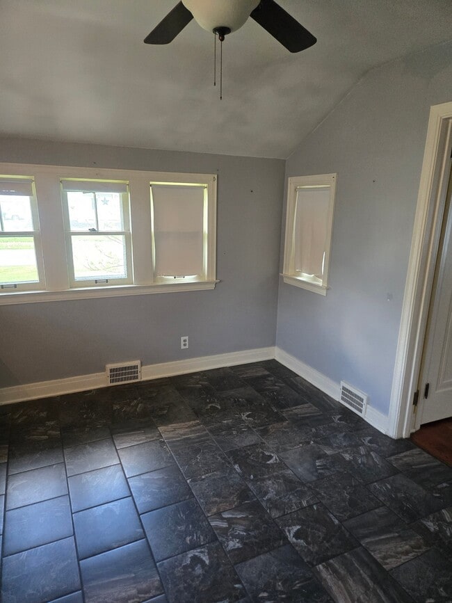 Photo - 306 Hazelwood Ave SE