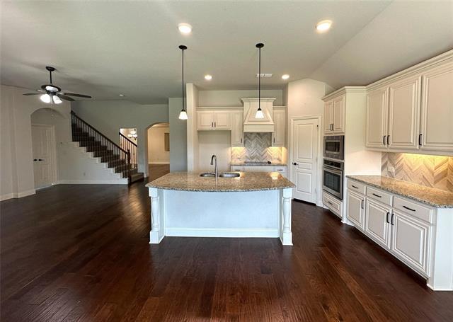 Photo - 520 Stillwater Dr