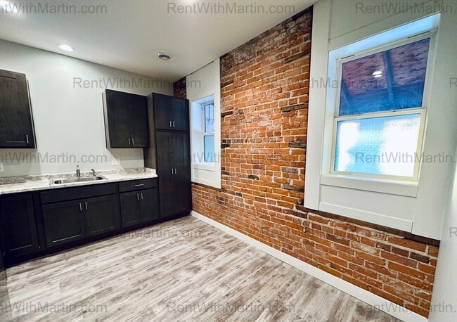 Building Photo - 18 S Frederick Ave Unit Ste C