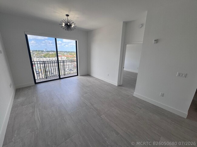 Building Photo - 511 Lucerne Ave Unit Ph 611