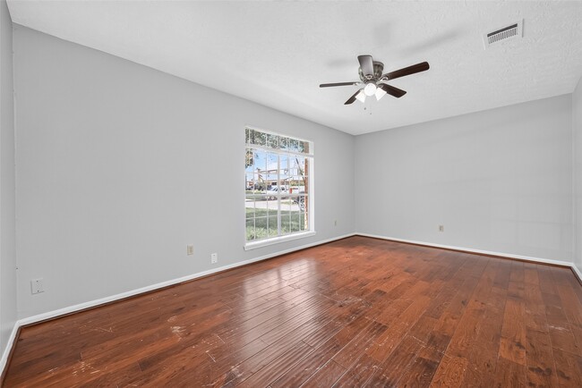Photo - 5703 Green Timbers Dr
