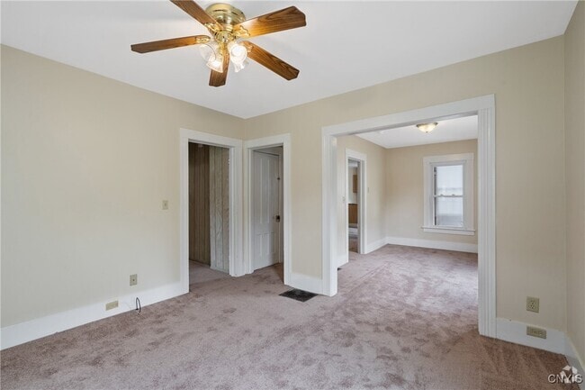 Building Photo - 115 W 1st St S Rental