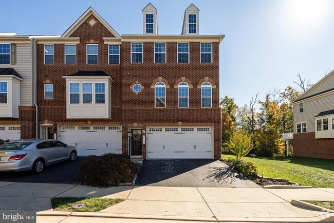 Building Photo - 25850 Clairmont Manor Square Rental