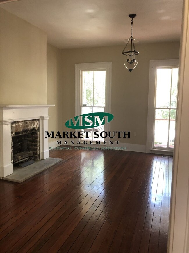 Building Photo - *REDUCED!!* Beautifully Renovated Victoria... Rental