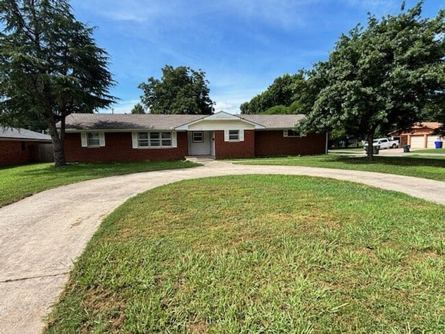 Building Photo - (3) Bed/(2) Bath with Storm Shelter and Mo... Rental