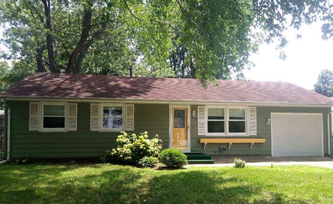 Photo - 2003 Hemlock Dr