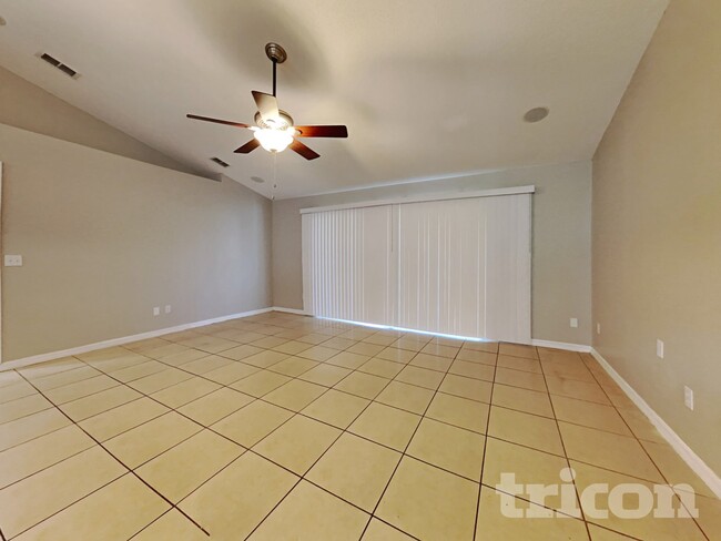 Photo - 910 Albertville Ct