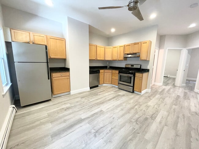 Building Photo - 174 Bolton St Unit 3