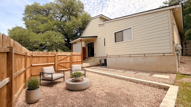 Photo - 7004 Oak Meadow Cir Unit B