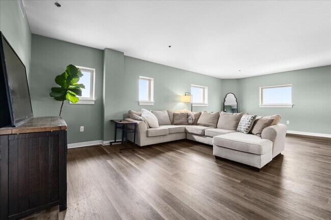 525 W Lafayette Blvd Unit 21C