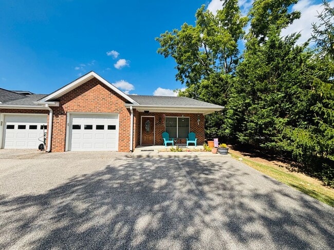 Building Photo - 1132 Huff Ln
