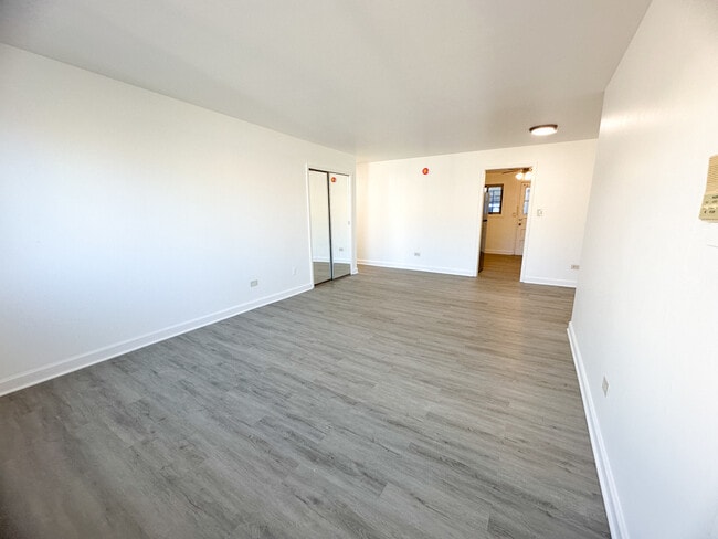 Photo - 7019 N Ridge Blvd