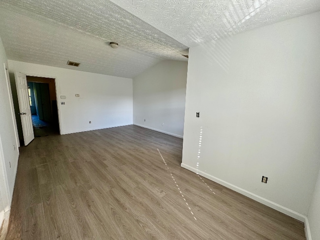 Photo - 61 Providence Run Ct SE