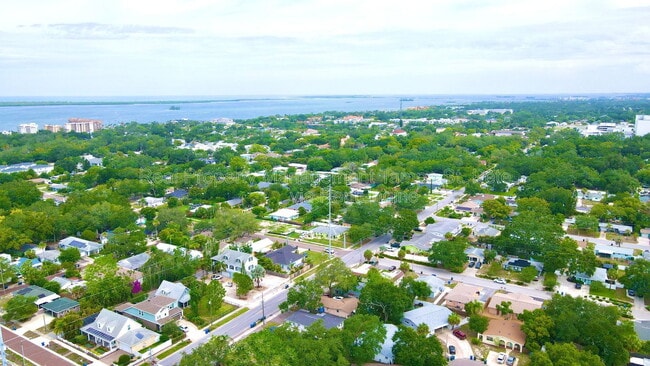 Photo - 611 Lyndhurst St
