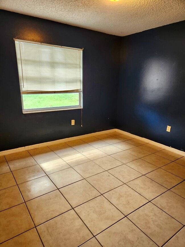 Photo - 1711 Birchwood Cir Unit #2