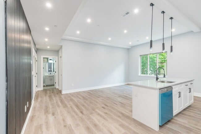 Photo - New 2 Bedroom Apartment in Modern Building! Now Offering 1 Month FREE on a 12 month lease! Unidad Apt. 2