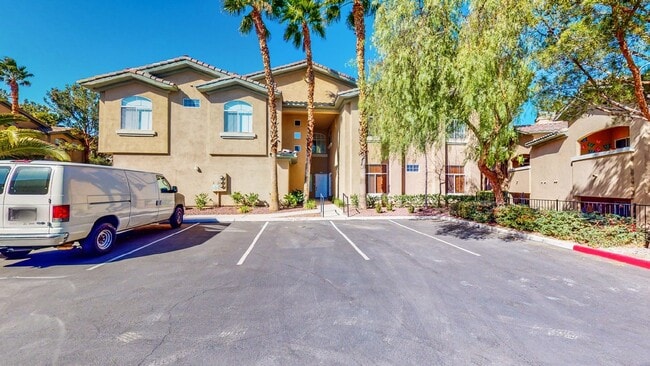 Photo - HOLIDAY SPECIAL! SIGN YOUR LEASE BY DEC 1ST AND RECEIVE YOUR FIRST 2 WEEKS RENT FREE! 

Experienc... Unit #103 BLDG 32