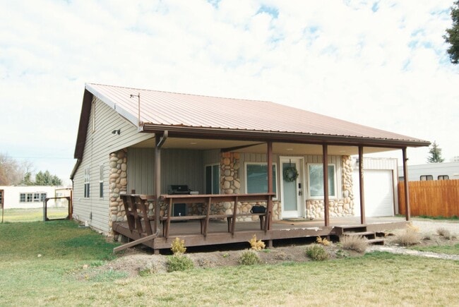 Photo - Cozy 4 Bed, 2 Bath Home in Ucon!