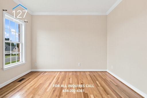Photo - Comfortable & Stunning 4-Bedroom House in Prime Forest Location!