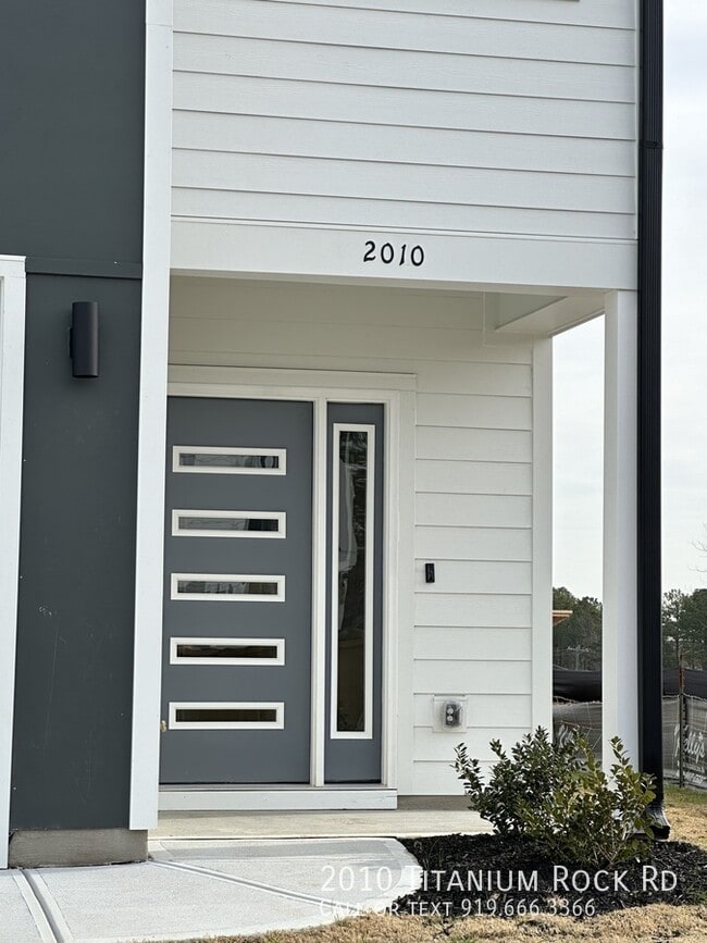 Photo - 2010 Titanium Rock Rd