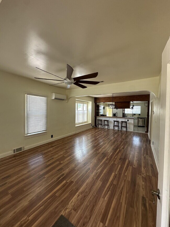 "Charming 2-Bedroom Retreat in the Heart of Windsor – 945 Sq. Ft. of Cozy Living!"