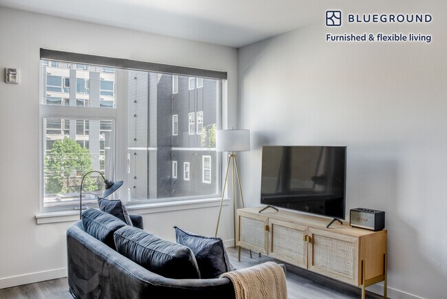 Building Photo - 1530 Belmont Ave Rental