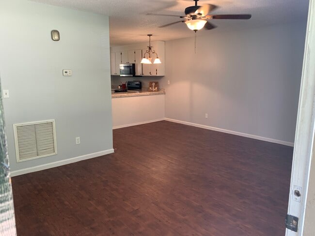 Photo - 1181 N Main St